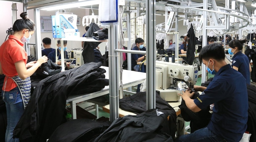Sản xuất khẩu trang tiếp tục là cứu cánh của doanh nghiệp dệt may