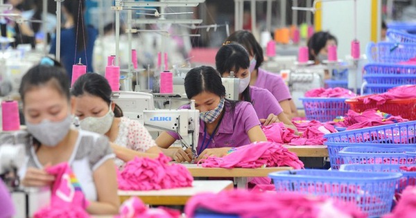 50% số đơn hàng bị huỷ trong nửa đầu năm nay, hàng chục ngàn công nhân dệt may Việt Nam lo mất việc